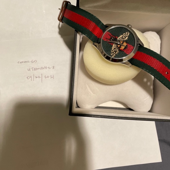 Gucci wristwatch, gently worm, comes in a box, selling it because I got a Rolex. - Picture 5 of 6